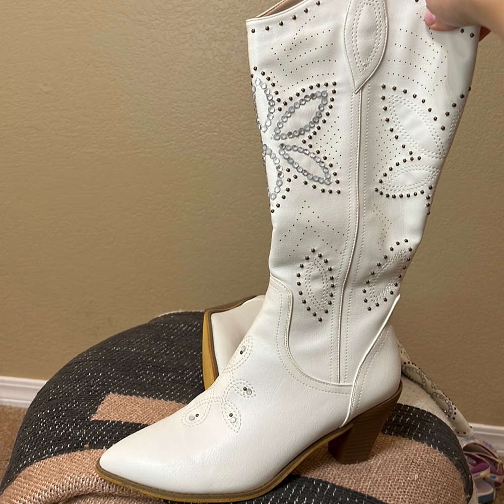 Women’s Cowboy Boot with Heel White